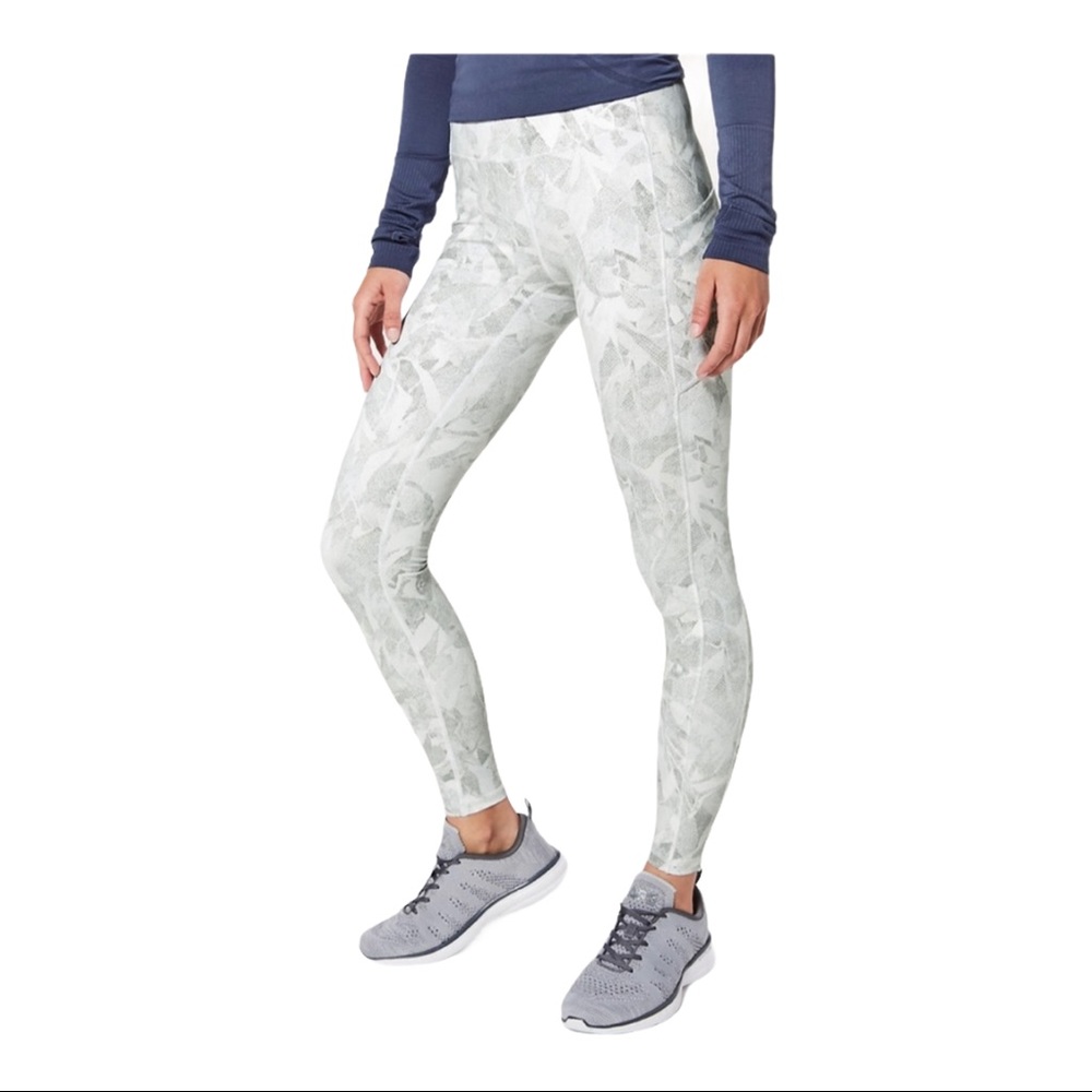 Lululemon Speed Up Tight 28”. Size 2.